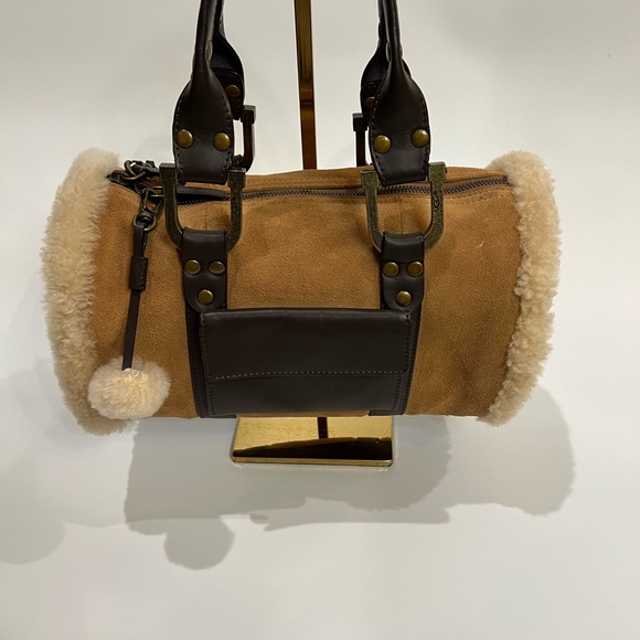 UGG SMALL BARREL DUFFEL BAG CREAM SUEDE LEATHER - Picture 2 of 8